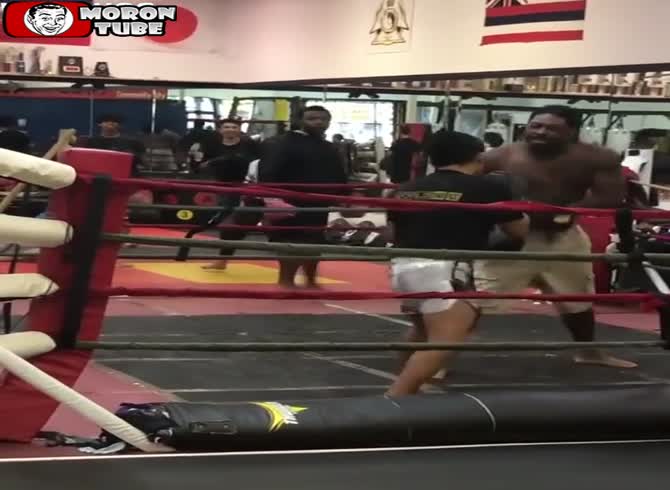 Video :A 70-year-old guy gets humiliated in a ring when he attacks him